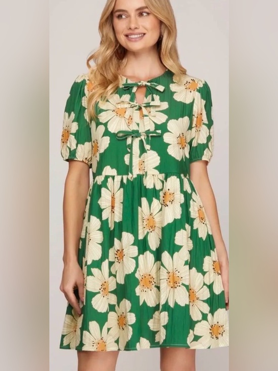 She + Sky Dresses & Skirts - She + Sky Green Floral Mini Dress with Cream and Gold Blooms. Has pockets